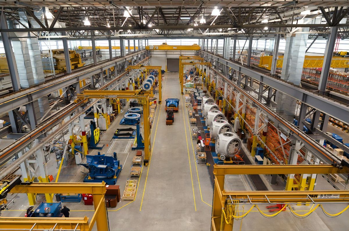 Jakie maszyny są potrzebne na hali przemysłowej?
