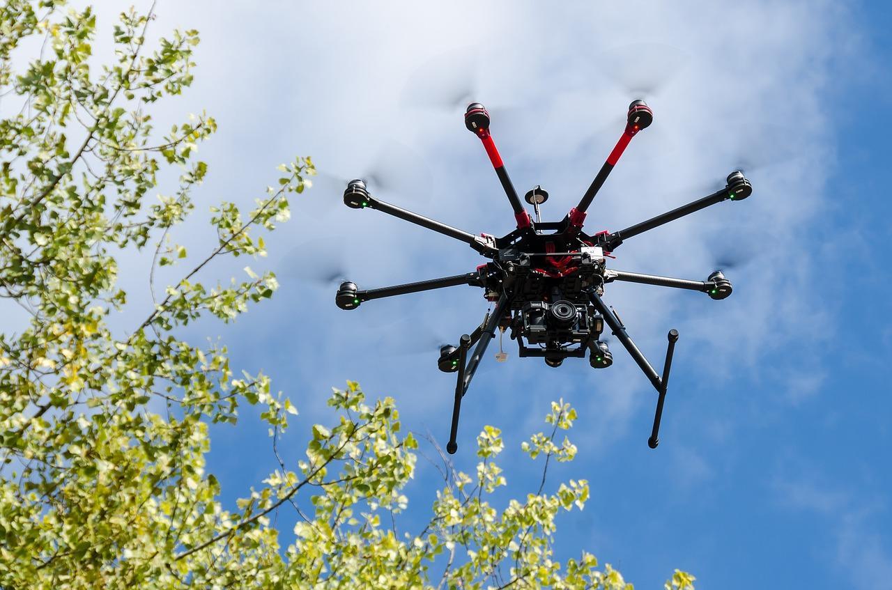 Czy sterowanie dronem jest łatwe?