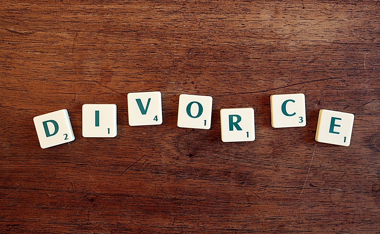 Rozwód z orzekaniem o winie – jak przez niego przejść?