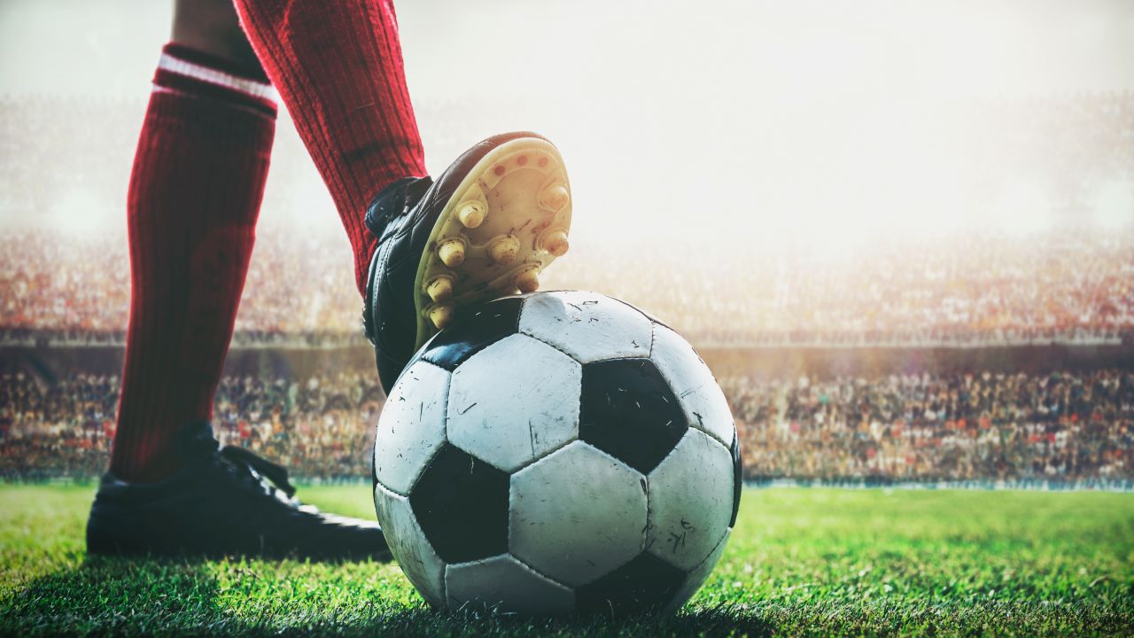Piłka nożna – jak można rozwijać pasje związane z tą dyscypliną sportową?
